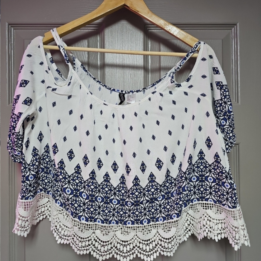 White with blue and black pattern cold shoulder top US size 6